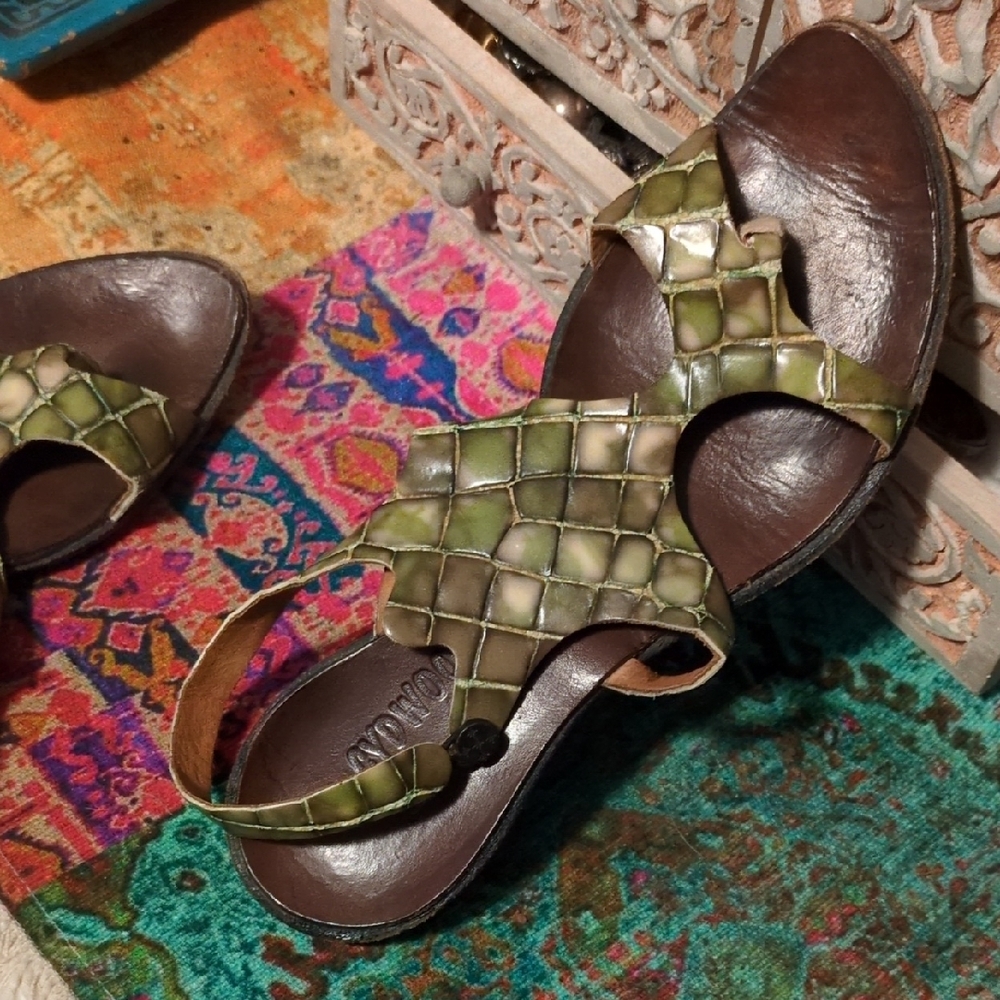 Elegant Olive Crocodile Pattern Sandals - Picture 5 of 5
